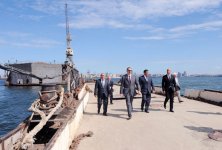 President Ilham Aliyev examines construction progress in 2-4 km section of Baku-Alat highway (PHOTO)